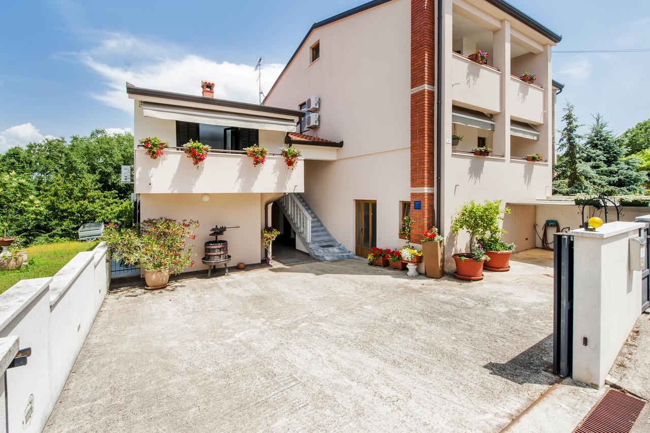 Cerin Apartment Ровин Екстериор снимка