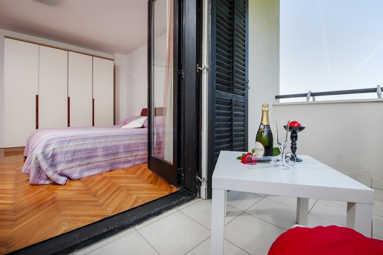 Cerin Apartment Ровин Екстериор снимка
