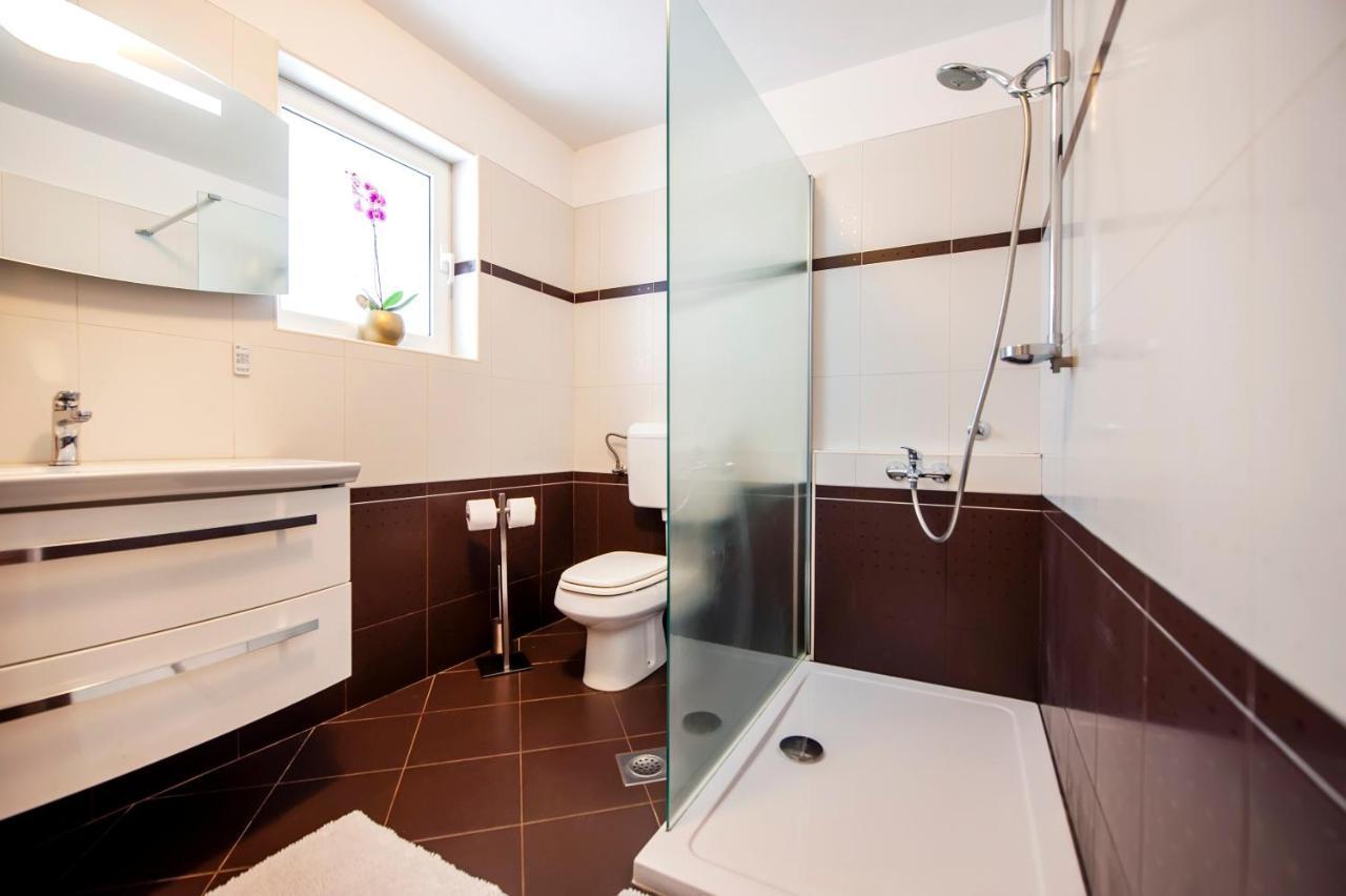 Cerin Apartment Ровин Екстериор снимка