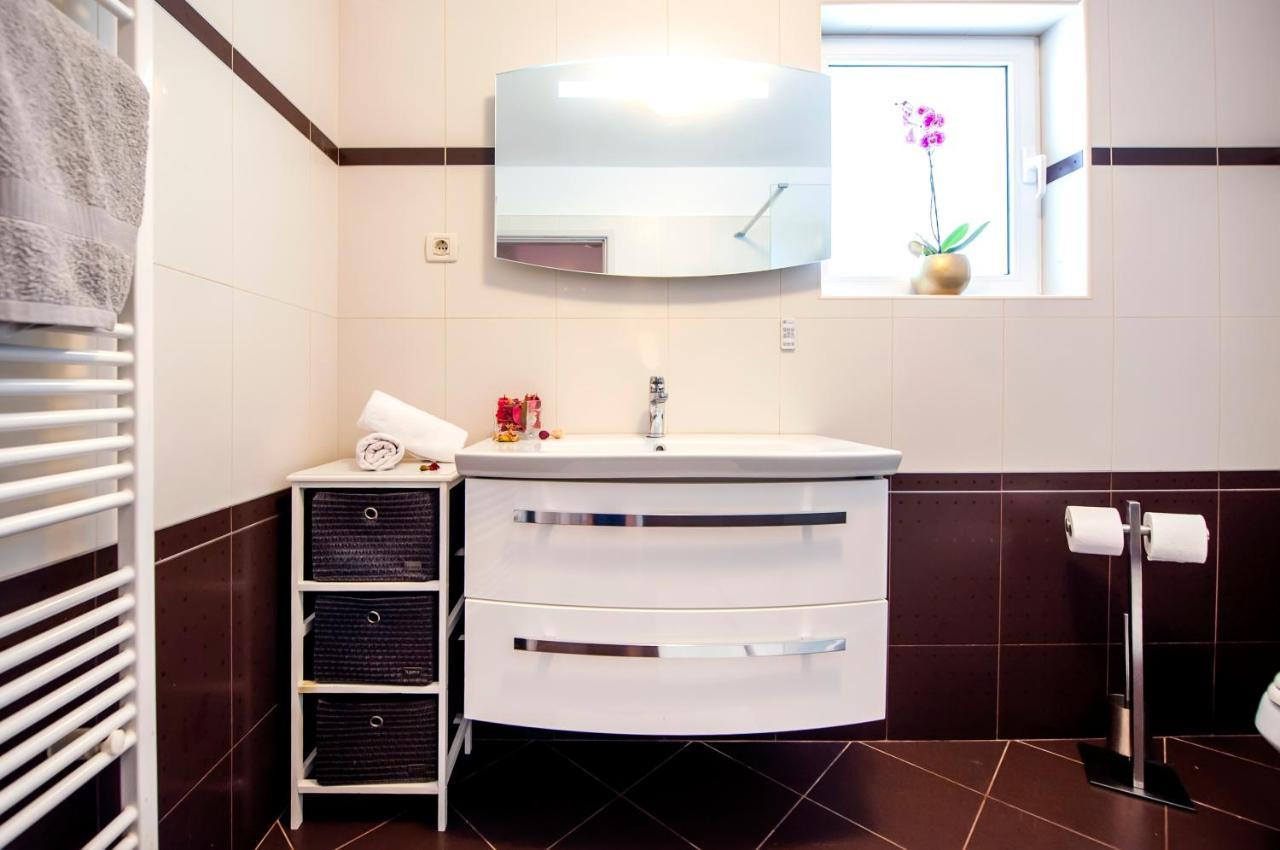 Cerin Apartment Ровин Екстериор снимка