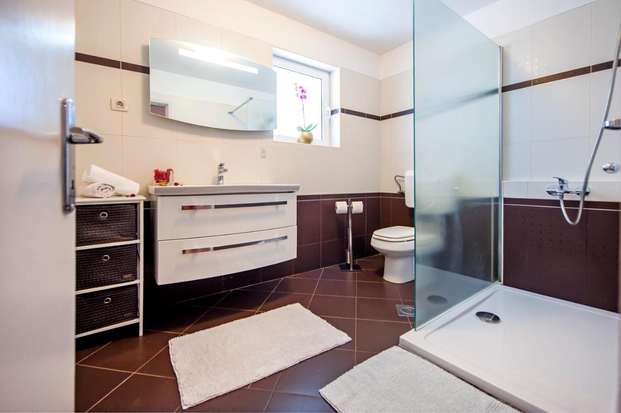 Cerin Apartment Ровин Екстериор снимка
