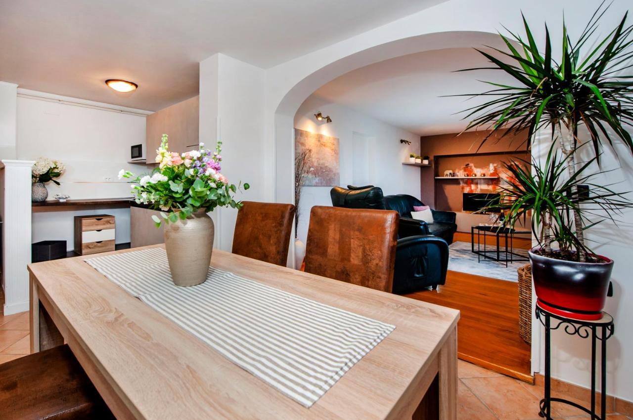 Cerin Apartment Ровин Екстериор снимка