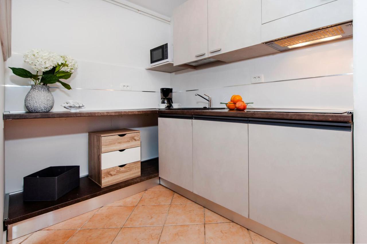 Cerin Apartment Ровин Екстериор снимка