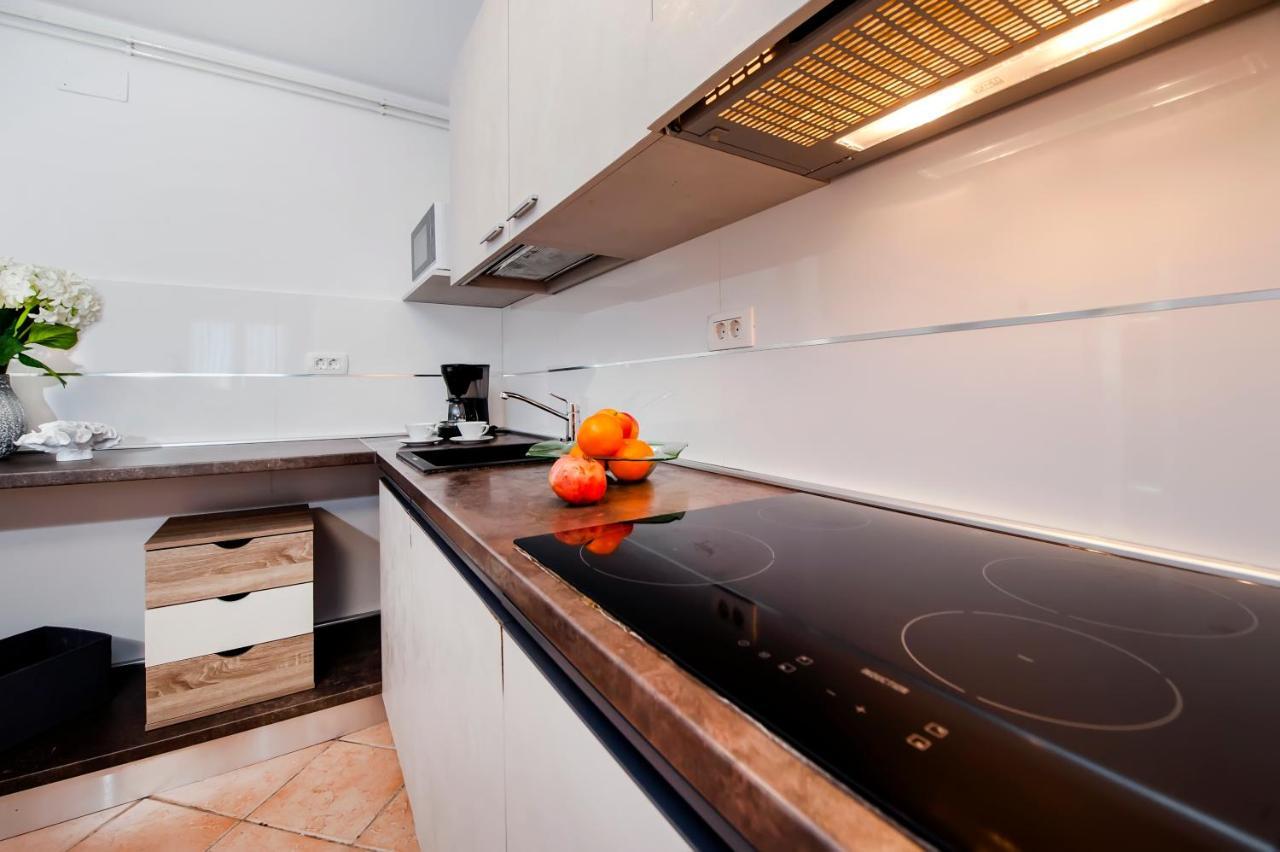 Cerin Apartment Ровин Екстериор снимка